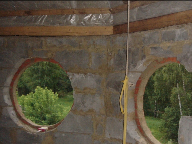 Круглый дом с круглыми окошками