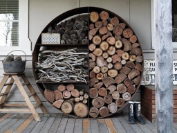 Креативно уложенные дрова