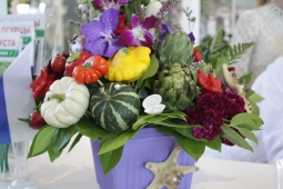 Овощно-цветочная композиция