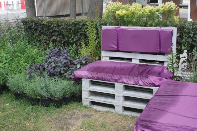 Уединенная скамья для отдыха в вашем саду