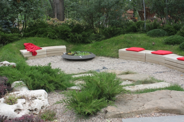 Уединенная скамья для отдыха в вашем саду