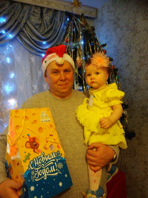 А к вам приходил Дед Мороз со Снегурочкой?)))